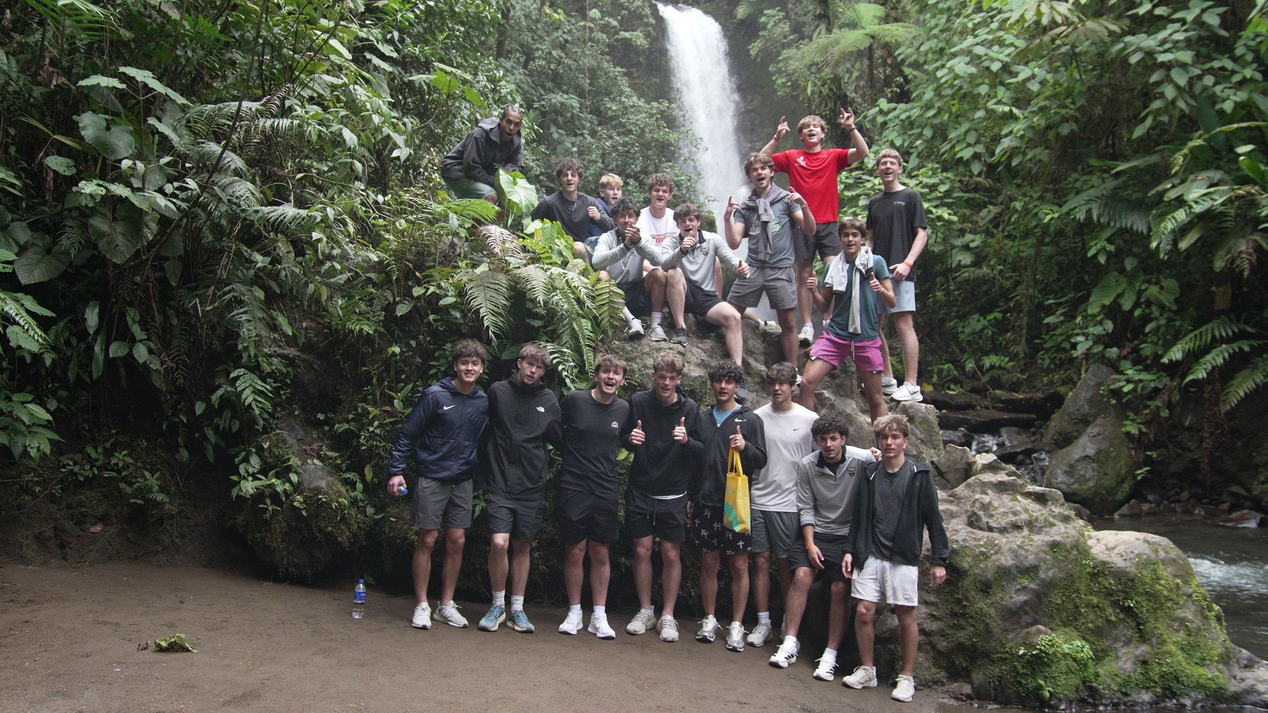 Tours de Fútbol en Costa Rica: ¿Por Qué Costa Rica es un Destino Ideal para Equipos Internacionales?